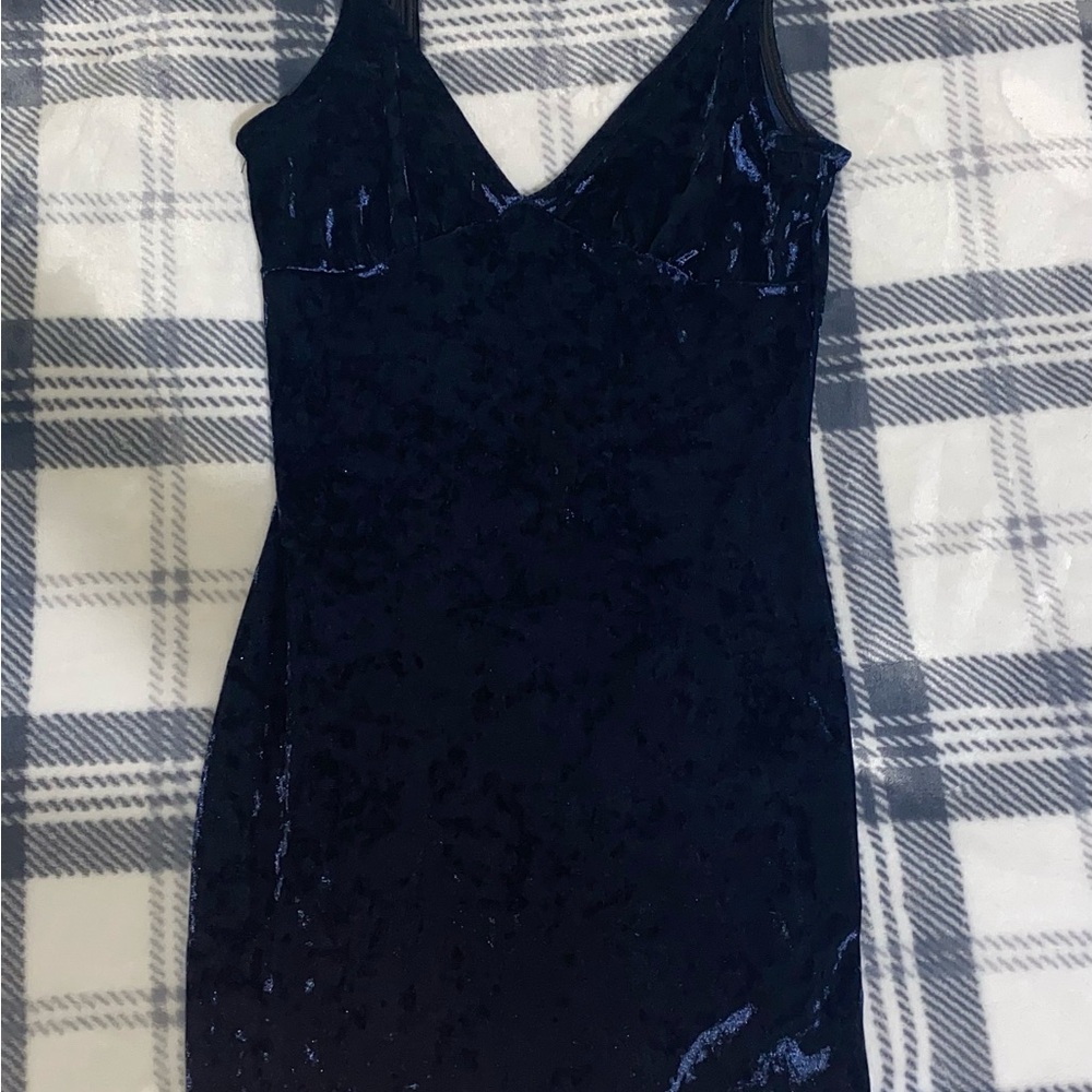 Joe & Elle Blue V-Neck Sheath Cocktail Dress
